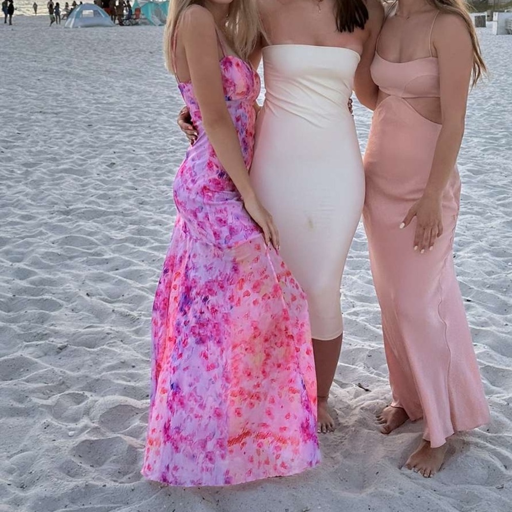 dress! - Picture 2 of 2